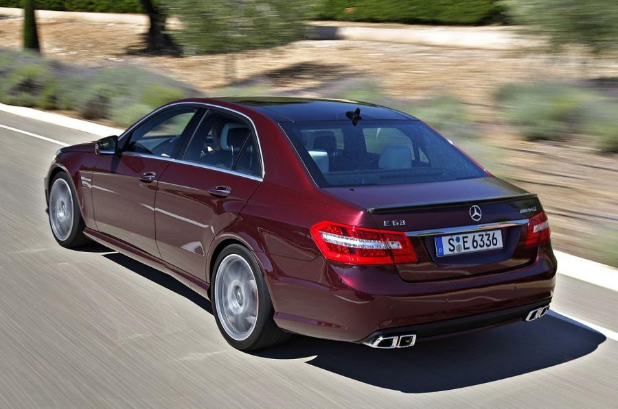  Mercedes-Benz E63 AMG 2012 года  (фото 24 из 30)